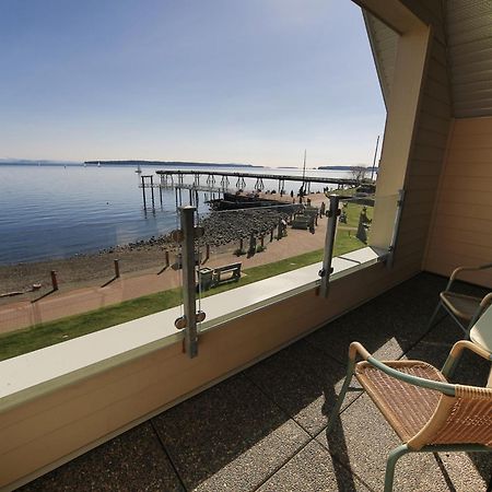 Sidney Waterfront Inn & Suites Bagian luar foto