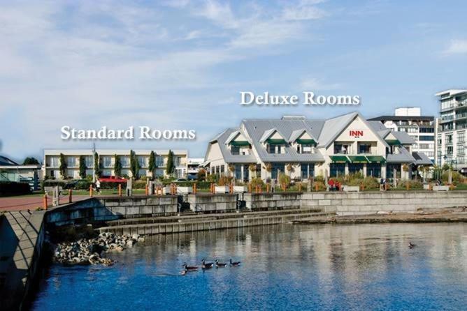 Sidney Waterfront Inn & Suites Bagian luar foto