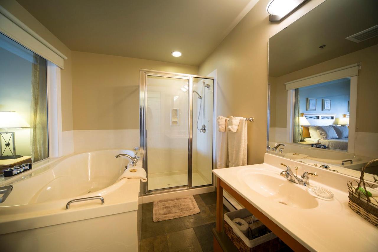 Sidney Waterfront Inn & Suites Bagian luar foto