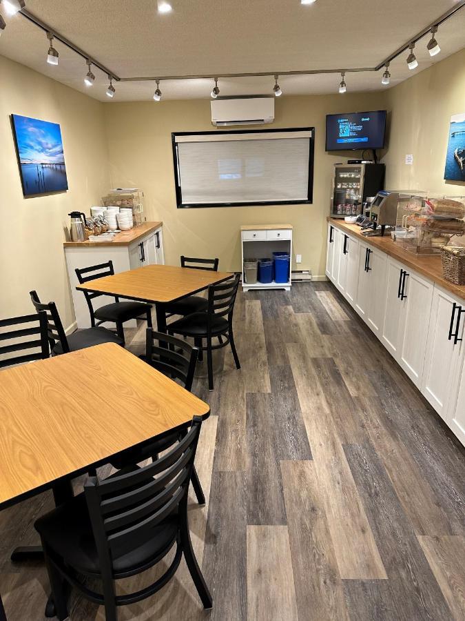 Sidney Waterfront Inn & Suites Bagian luar foto