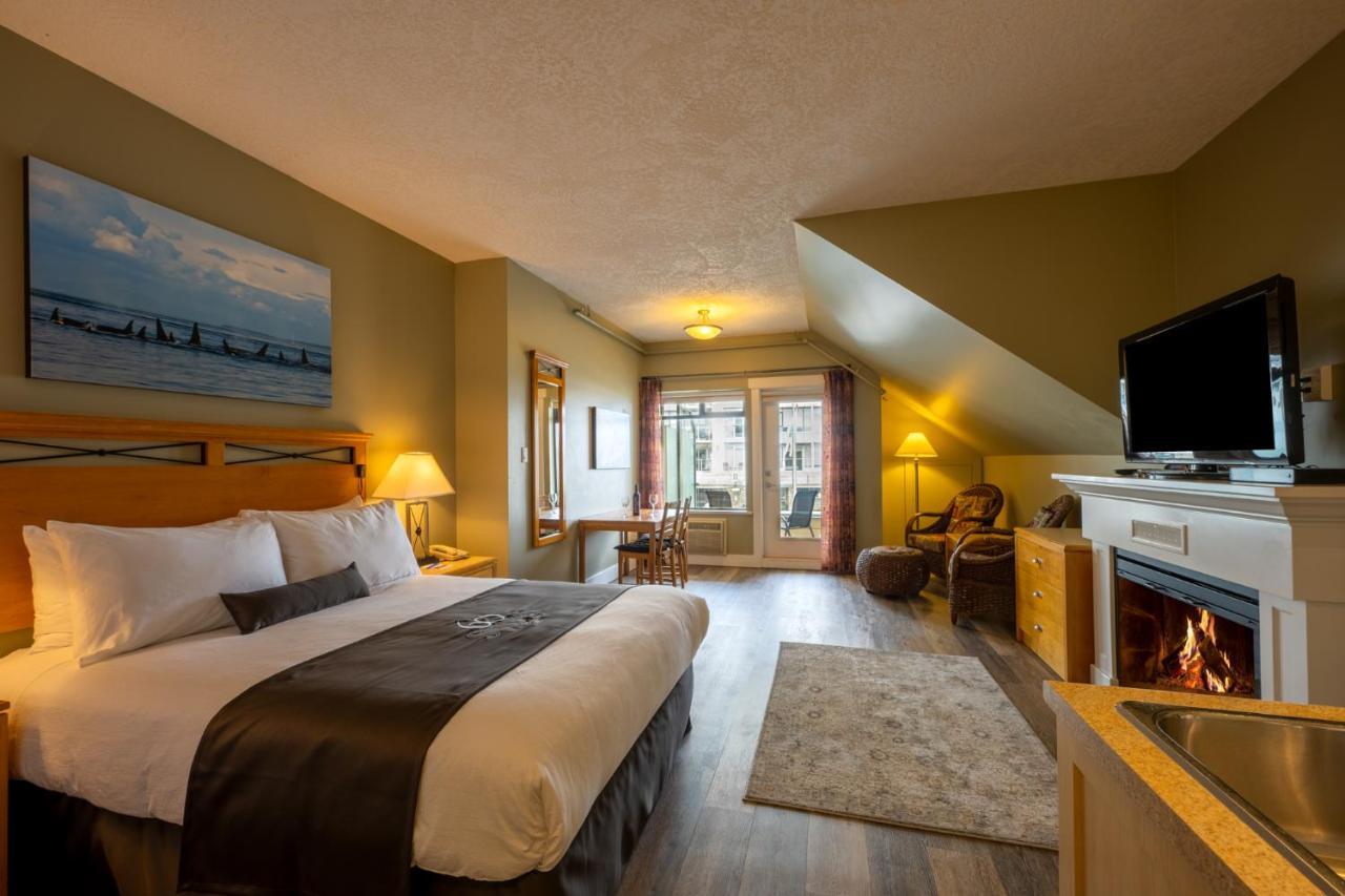 Sidney Waterfront Inn & Suites Bagian luar foto