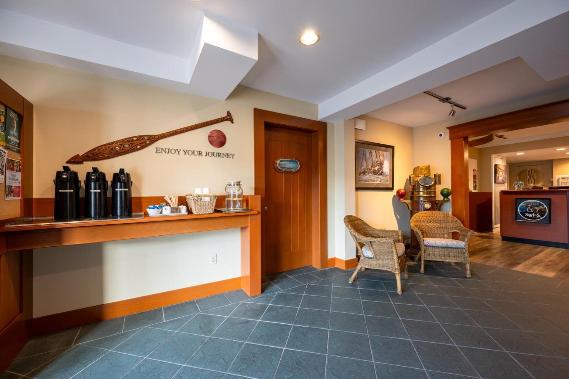 Sidney Waterfront Inn & Suites Bagian luar foto