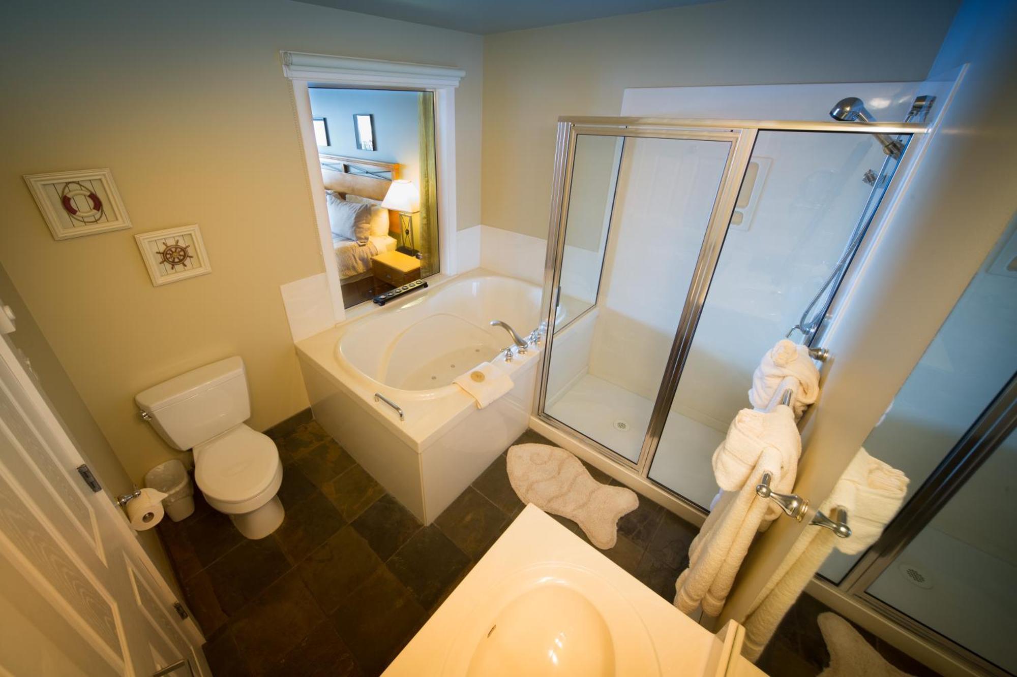 Sidney Waterfront Inn & Suites Bagian luar foto
