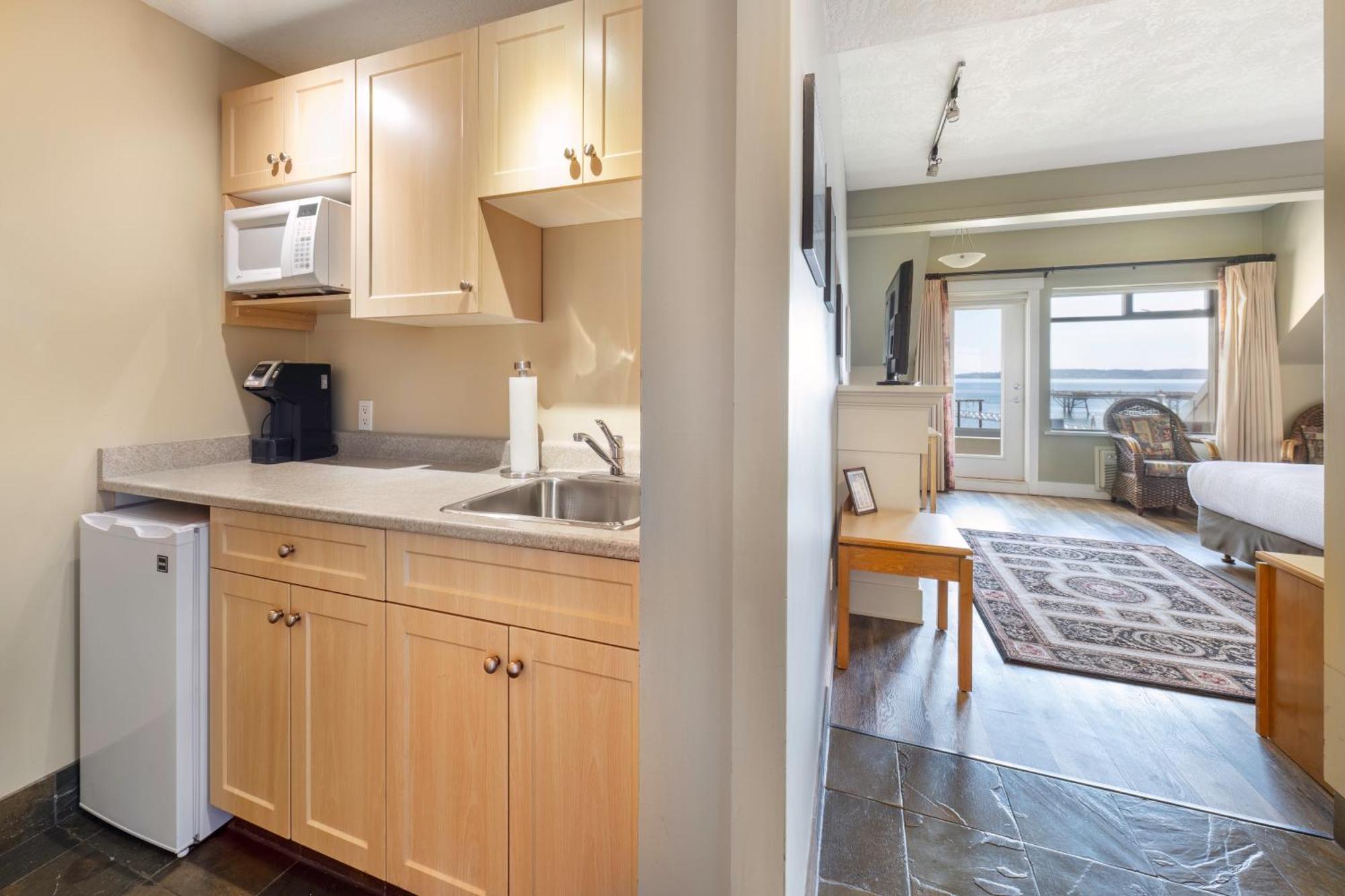 Sidney Waterfront Inn & Suites Bagian luar foto