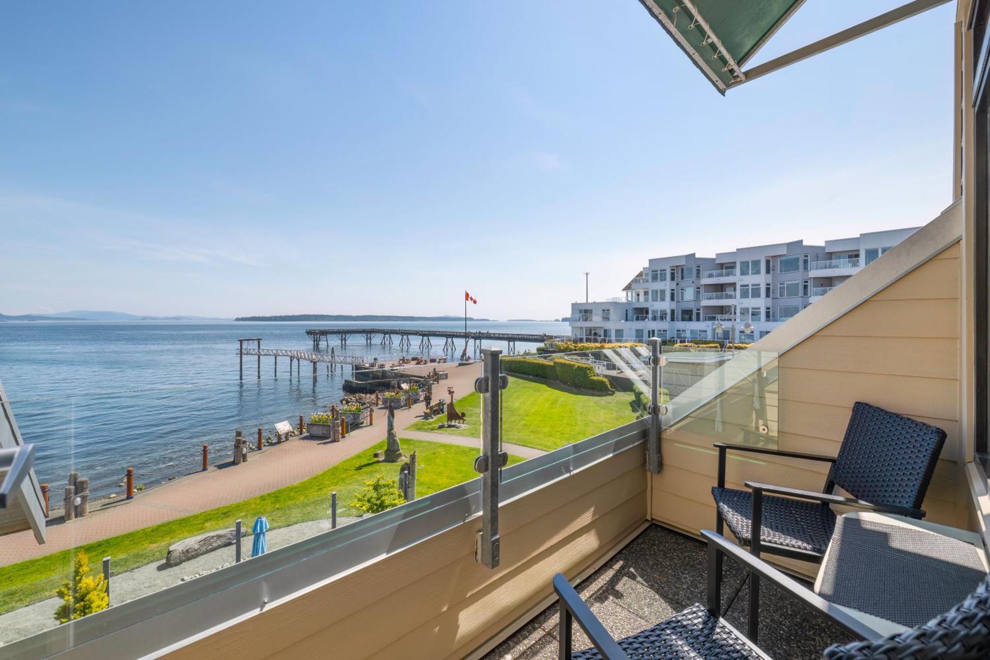 Sidney Waterfront Inn & Suites Bagian luar foto